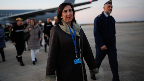 15/02/2023. La ministra de Defensa, Margarita Robles, recibe a los efectivos recién llegados de Turquía, en Torrejón de Ardoz, a 15 de febrero de 2023.