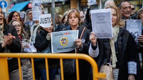 Los Letrados en huelga se manifiestan durante la reunión con el Ministerio de Justicia, a 16 de febrero de 2023.