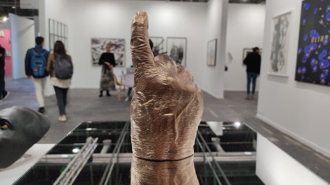 Mano de bronce del antifranquista Nicolás Sánchez-Albornoz