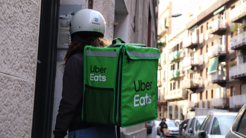 2022 - Un repartidor d'Uber Eats a Barcelona.