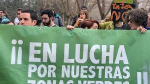 Miles de madrileños se manifiestan contra la tala de árboles que Ayuso y Almeida planean por la ampliación del Metro