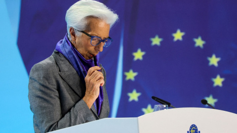 La presidenta del BCE, la francesa Christine Lagarde, durante una rueda de prensa tras una de las reuniones del Consejo de Gobierno de la entidad, en su sede en Fráncfort. REUTERS/Wolfgang Rattay