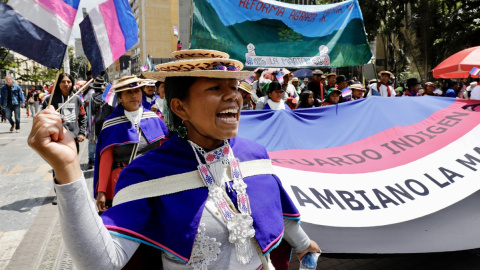 Indígenas de varias regiones del país participan de una marcha "Por la paz, por la vida, por la justicia social", convocada por Gustavo Petro en apoyo a las reformas del Gobierno de Colombia, en Bogotá a 27 de septiembre de 2023