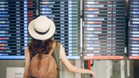 El tráfico de pasajeros en los aeropuertos supera por primera vez niveles prepandemia