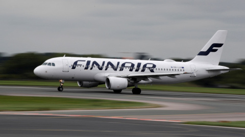 Un avión Airbus A320-200 de Finnair despega del aeropuerto de Manchester. REUTERS/Phil Noble