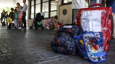 Varias mochilas preparadas para acoger a refugiados ucranianos en el Rectorado de la Universidad Politècnica de Valencia, a 2 de septiembre de 2022, en València.