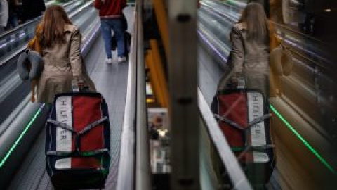 Los pasajeros no tendrán que sacar líquidos y portátiles en los aeropuertos españoles a partir de 2024