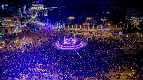 Panorámica de una manifestación por el 8M, Día Internacional de la Mujer, desde la plaza de Atocha hasta la de Colón de Madrid, a 8 de marzo de 2022.