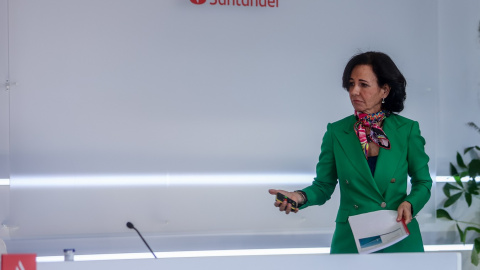 La presidenta del Banco Santander, Ana Botín, durante la presentación de los resultados de 2022, en la Ciudad Grupo Santander de Boadilla del Monte (Madrid). E.P./Ricardo Rubio