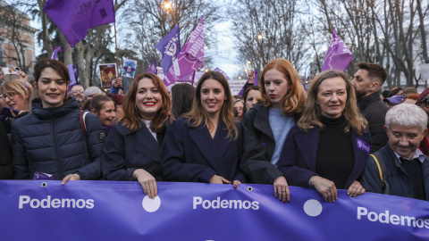 La coportavoz de Unidad Podemos, Isabel Serra; la secretaria de Estado de Igualdad, Ángela Rodríguez; la ministra de Igualdad, Irene Montero; la secretaria de Estado para la Agenda 2030​ , Lilith Vestrynge, y la delegada del Gobierno contra la Violenc