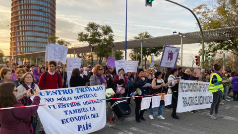 Multitudinaria manifestación por el 8M en Sevilla convocada por la Asamblea Feminista.