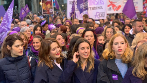 Cabecera de Podemos durante la manifestación de la Comisión 8M en Madrid, a 8 de marzo de 2023. - Alfredo Langa