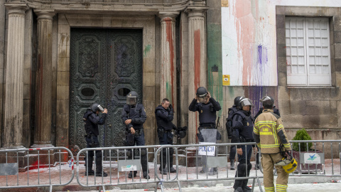 Fotografía del Pazo Provincial de la Diputación de Ourense tras la protesta de los bomberos este lunes 23 de octubre de 2023, en Ourense (Galicia).