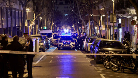 Imagen de archivo de varios agentes de los Mossos d'Esquadra, a 10 de febrero de 2023, en Barcelona.