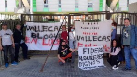 Una mujer con discapacidad enfrenta su desahucio de la vivienda social que Ana Botella vendió al fondo buitre Blackstone