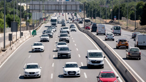 Varios coches circulan en la autovía A-4, a 11 de agosto de 2023, en Madrid (España). A. Pérez Meca / Europa Press