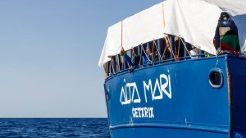 El Aita Mari solicita un puerto seguro para desembarcar tras rescatar a 176 personas en el Mediterráneo