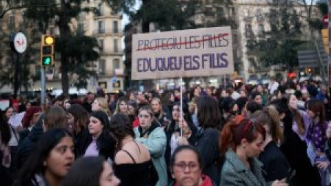 Internamiento para el adolescente que amenazó al hermano de la niña víctima de una agresión sexual en Badalona