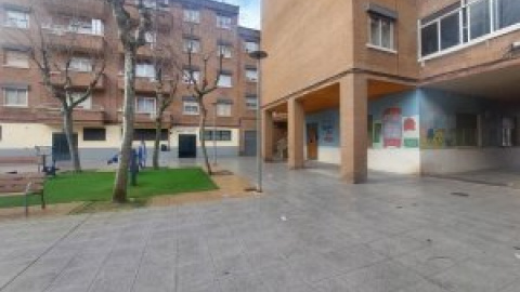 Que pequeños vulnerables jueguen en un parque público cuesta 5.000 euros en el feudo de Mañueco