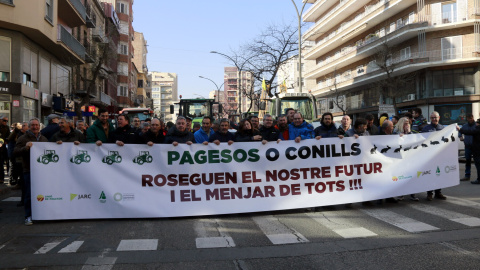 Pancarta de la manifestació a Lleida d'aquest divendres contra la plaga de conills convocada per la plataforma 'Pagesos o Conills'.