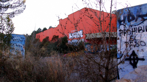 Vista general de l'entrada a l'antiga discoteca Pont Aeri de Manresa