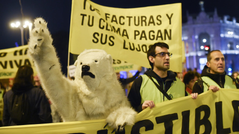 Bajo el lema ‘Justicia Climática y energética Ya. Exigimos Acción’, CCOO Madrid y Alianza por el Clima convorcaron una protesta el 12 de noviembre de 2022 en Madrid para reivindicar un cambio de modelo energético.