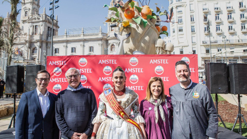 19/03/2023. Pablo Mazo, director regional de Relaciones Institucionales de Heineken España; Pilar Bernabé, delegada del Gobierno en Valencia; Laura Mengó, Fallera Mayor; Carlos Galiana, concejal de Cultura Festiva; y Javier Prat, director territorial d