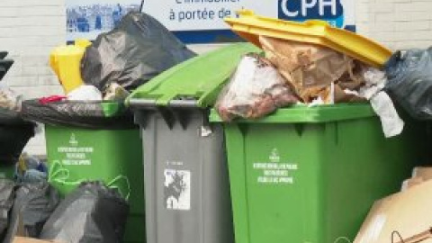 La huelga del servicio de limpieza contra Macron deja las calles de París llenas de basura