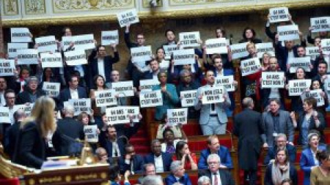 La Asamblea Nacional estalla: del canto de la Marsellesa a la moción de censura contra Macron