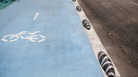 Imagen de archivo de un carril bici segregado.