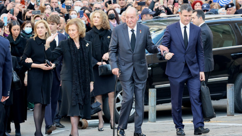 El rey emérito, Juan Carlos I, junto a la reina Sofía y las infantas Elena y Cristina en el funeral por el rey Constantino de Grecia en Atenas, a 16 de enero de 2023.