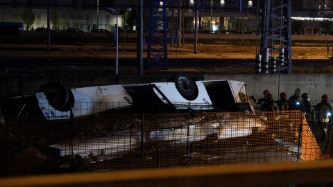 El autobús accidentado en Mestre, al norte de Italia, a 3 de octubre de 2023.