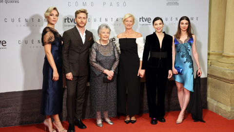 Parte del elenco de 'Cuéntame cómo pasó' posa en la alfombra roja del Festival de San Sebastián, a 24 de septiembre de 2023.