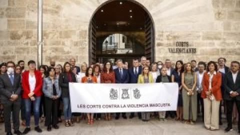 PP y Vox suprimen el término "violencia machista" de la pancarta de Les Corts Valencianes contra los feminicidios