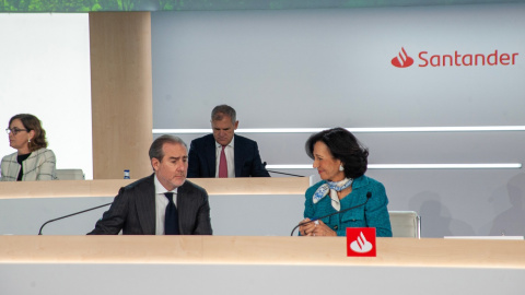 El consejero delegado del Banco Santander, Héctor Grisi, y la presidenta de la entidad, Ana Botín, durante la junta de accionistas.