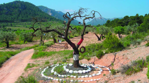 L'obra 'Frutos del olvido', que trobem al camí de Gandesa a Cobera d'Ebre