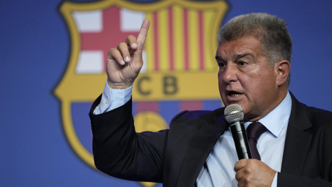 El presidente del FC Barcelona, Joan Laporta, durante la comparecencia sobre el 'caso Negreira', a 17 de abril de 2023.