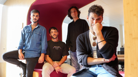 Los miembros de Arde Bogotá, Pepe Esteban, José Ángel Mercader, Dani Sánchez y Antonio García en los estudios de Sony Music.