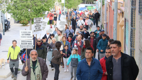 Alguns dels manifestants durant la protesta per la massificació de turistes