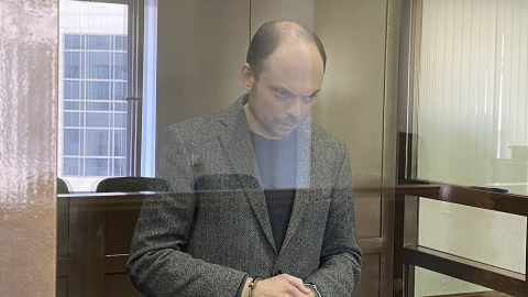 El opositor ruso Vladímir Kara-Murza durante su juicio en Moscú, a 17 de abril de 2023.