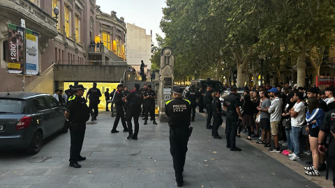 Dispositiu de Mossos, Policia Local i Policia Nacional al Passeig Pere III de Manresa.