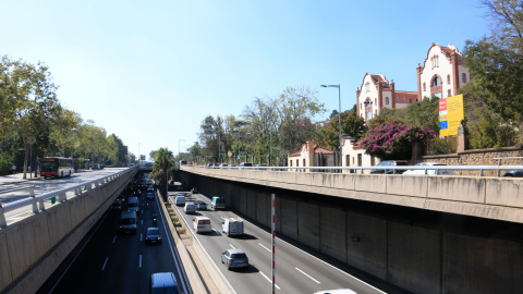 Inici del tram de la ronda de Dalt de Barcelona que es cobrirà en la segona fase de la transformació urbanística, davant de l'IES Vall d'Hebron