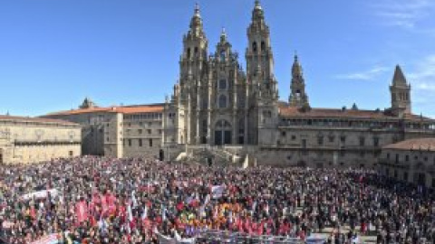 Decenas de miles de personas colapsan Santiago en una manifestación contra la política sanitaria de la Xunta