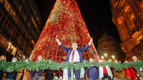 El alcalde de Vigo, Abel Caballero, durante el encendido de las luces navideñas, a 20 de noviembre de 2021, en Vigo