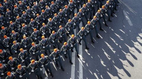 Soldados rusos durante el desfile militar por el Día de la Victoria en Moscú, a 9 de mayo de 2023.