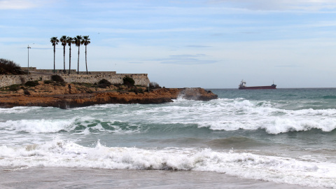 La punta del Miracle de Tarragona amb un fort onatge aquest dijous a la tarda després de l'accident