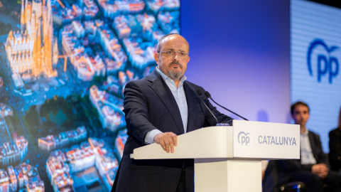 El candidato del PP a las elecciones catalanas, Alejandro Fernández, durante un mitin de su partido, el 3 de abril de 2024, en Barcelona.