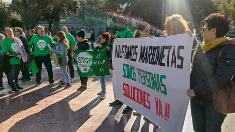 Concentració de la PAH Barcelona a la plaça Catalunya per demanar l'aplicació de mesures contra la crisi de l'emergència habitacional "governi qui governi". PAH Barcelona