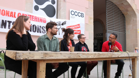 Roda de premsa que representants de diverses organitzacions en defensa de l'habitatge han ofert aquest divendres