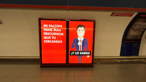 Cartel en contra de Pedro Sánchez en la estación de Sol.